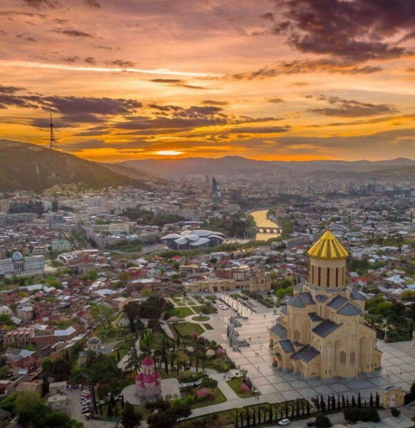 جورجيا 10 أيام 9 ليالي شخصين